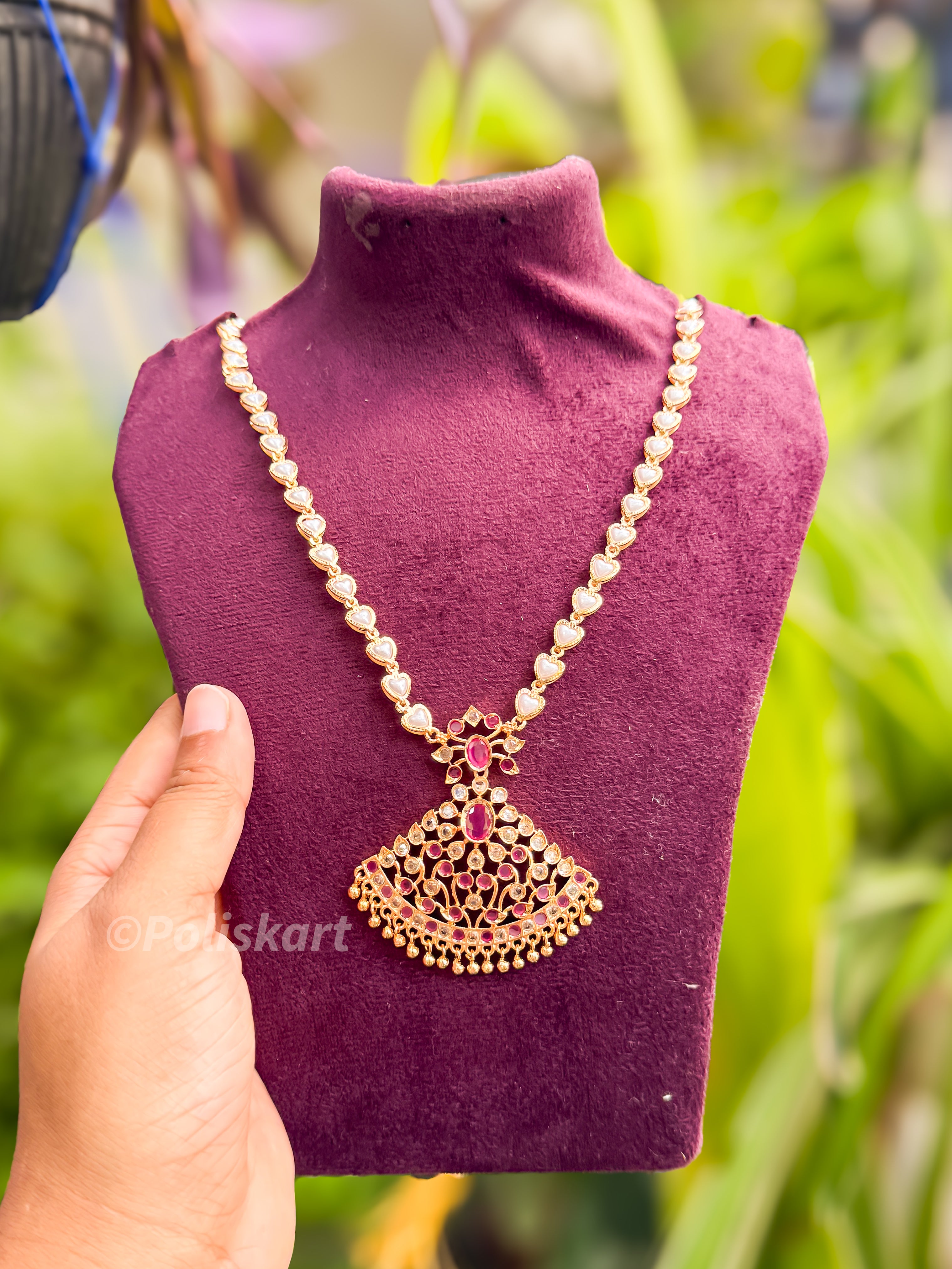 White beads highlighted chain with pendent